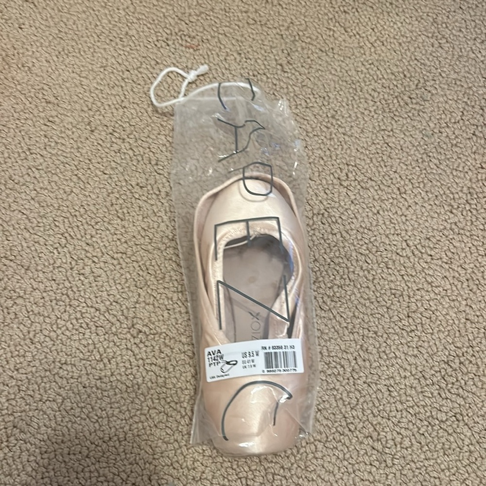 Capezio Ava pointe shoes - Picture 2 of 5